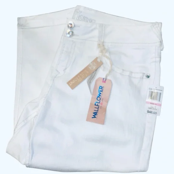 NWT Wallflower White Crop Jeans with Rhinestone Pockets - Sz 17 - Picture 8 of 11
